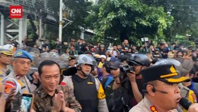 VIDEO: Mensesneg Prasetyo Hadi Temui Massa Aksi Indonesia Gelap