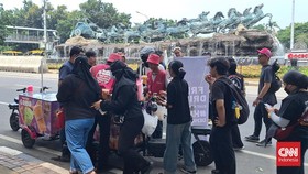 15 Gerobak Siap Suplai Kopi Gratis ke Massa Indonesia Gelap di Jakarta