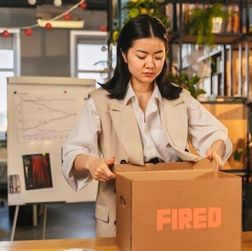 9 Hal yang Perlu Kamu Lakukan saat Terkena PHK, Tetaplah Tenang untuk Bangkit Kembali