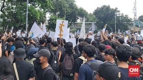 Pekerja Rela Cuti Ikut Aksi Indonesia Gelap, Orasi di Patung Kuda