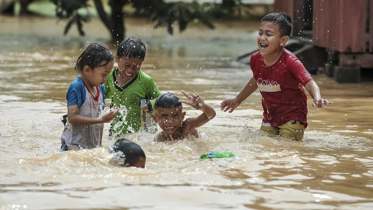 FOTO: Banjir di Jambi Akibat Luapan Sungai Kenali Asam