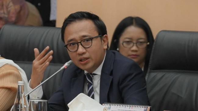 Wakil Ketua Komisi XII DPR, Bambang Haryadi menegaskan tak ada wacana untuk menghapus BBM subsidi sebagaimana yang dilontarkan Luhut Binsar Pandjaitan.