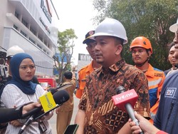 Polisi Olah TKP Kebakaran Glodok Plaza Usai Proses Pembersihan