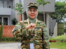 Potret Khofifah Berseragam Militer Ikuti Retret di Akmil Magelang