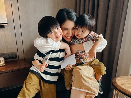 Tingkah Laku Kedua Putra Acha Sinaga Bikin Netizen Gemas, Intip 7 Potretnya