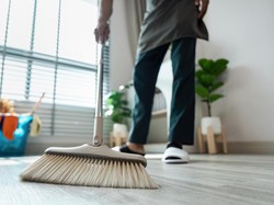 Kata Ahli, Begini Tips Bersih-bersih Rumah biar Makin Kinclong