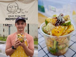 Laris Manis! Pria Ini Jual Rujak Thailand Sambil Live TikTok