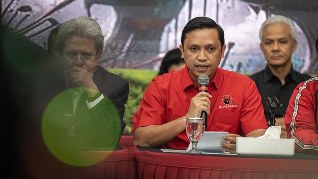 PDIP kritik Jokowi yang setuju mengembalikan UU KPK lama. Ketua DPP PDIP Ronny Talapessy menilai pernyataan itu sebagai upaya meningkatkan popularitas PSI.