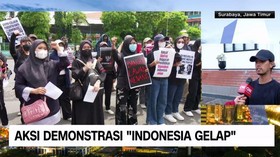 VIDEO: Aksi Demonstrasi 'Indonesia Gelap' di Surabaya