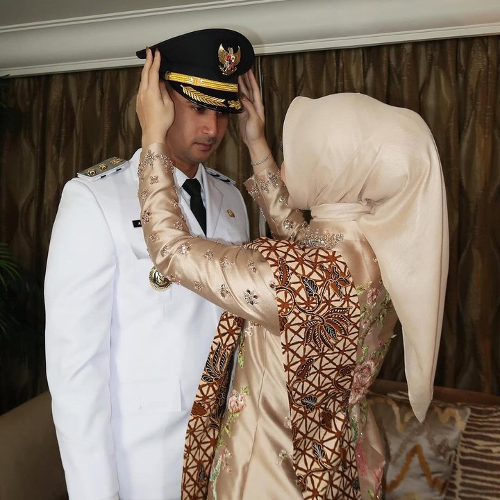 <p>"<em>Alhamdulillah</em> selesai sudah rangkaian pelantikan gubernur, wakil gubernur, bupati, wakil bupati, walikota, dan wakil walikota hari ini. Terima kasih untuk semua dukungannya dan kepercayaannya untuk seluruh masyarakat Kabupaten Bandung tercinta. Selamat bertugas bapak bupati @dadangsupriatna dan bapak wakil bupati @alisyakieb," kata Margin. (Foto: Instagram: @marginw)</p>