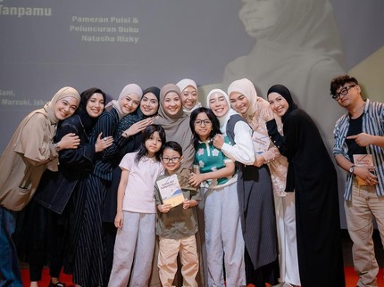 Desta & Sahabat Tak Kuasa Tahan Tangis Bacakan Puisi Natasha Rizky, Intip 7 Potret Harunya