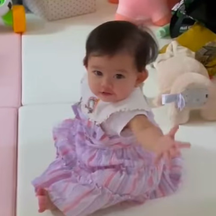 <p>"Biel umur enam bulan lebih sudah bisa duduk sendiri, pasti Mama Papa bangga," tulis keterangan video tersebut dengan menyisipkan emotikon kecupan. (Foto: Instagram: @gabriellasumargo)</p>