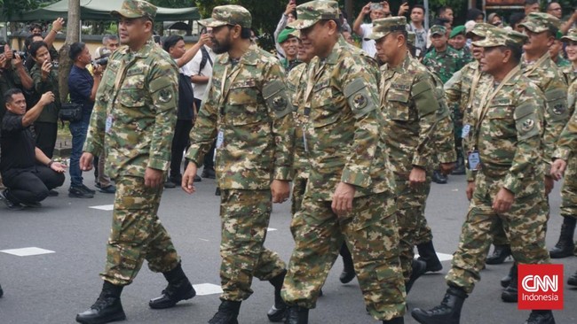 Politikus PDIP, Masinton Pasaribu mengungkap alasan penundaan keberangkatan kader-kader partai PDIP mengikuti retreat di Magelang.