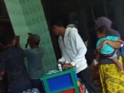 Rumah Eks Sekdes Sampang Disegel Viral, Diduga Kalah Taruhan Pilkada