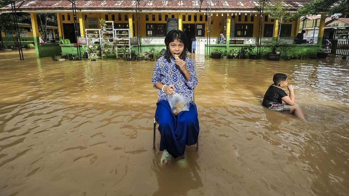 Banjir di Jambi Akibat Luapan Sungai Kenali Asam