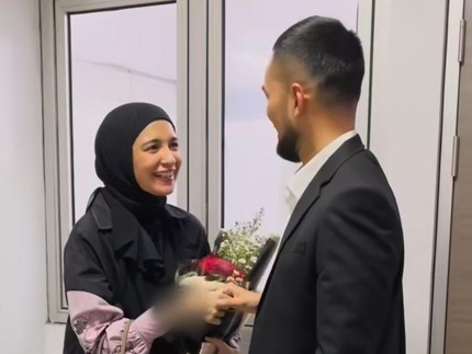 5 Potret Shireen Sungkar Dampingi Suami Sidang Skripsi, Ingat Perjuangan Ujian Kelulusan Sambil Pumping ASI