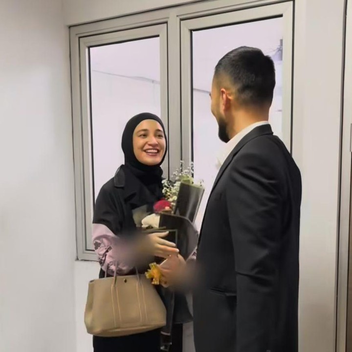 <p>Shireen Sungkar mengungkapkan kebahagiaannya yang belum lama ini mendampingi sang suami, Teuku Wisnu, menjalani sidang akhir. Ia mengabadikan momen tersebut melalui sebuah video yang diunggah di akun Instagram pribadinya. (Foto: Instagram@shireensungkar)</p>