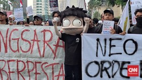 Si Juki Ikut Aksi Indonesia Gelap, Berdiri di Paling Depan