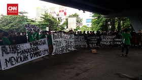 VIDEO: Aksi Indonesia Gelap, Ini 10 Tuntutan Mahasiswa Kota Makassar