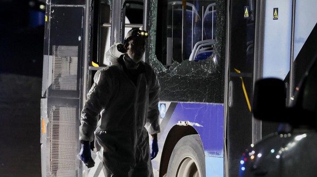 FOTO: Tiga Bus Meledak di Israel, Penjagaan di Tepi Barat Diperketat