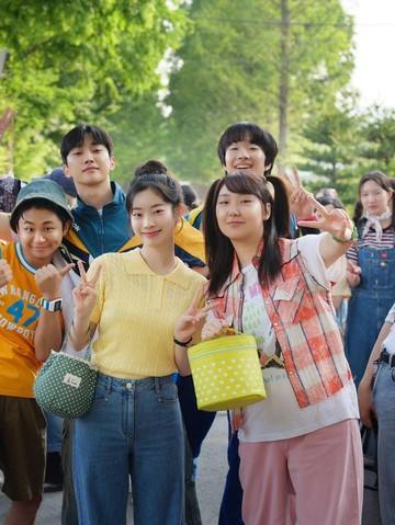 Momen Seru di Balik Layar You Are the Apple of My Eye, Persahabatannya 'Real' Banget!