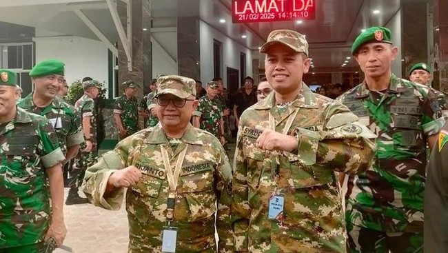 Puluhan kepala daerah dari PDIP stand by di Magelang mengikuti arahan Ketum PDIP untuk tunda ikut retret, tapi sudah ada tiga orang yang sudah di dalam Akmil.