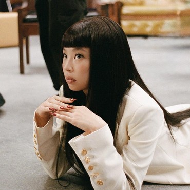 Jennie BLACKPINK Jadi Sorotan gegara Pakai Scarf Manchester United