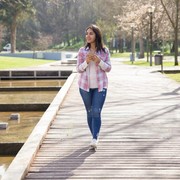 Rutin Jalan Kaki 20 Menit, Manfaatnya Nggak Cuma Buat Badan Tapi Juga Hati