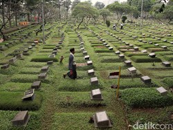 Apakah Bisa Bertemu Keluarga di Alam Kubur? Ini Penjelasan Islam