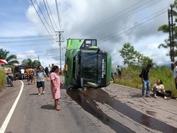 Detik-detik Mengerikan Bus Adhi Putra Ngebut di Tikungan-Terbalik di Poso