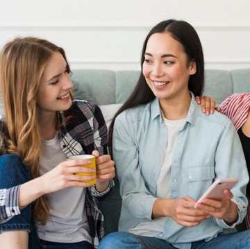 5 Zodiak yang Suka Keramaian, Paling Nggak Bisa Harus Seorang Diri!