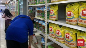 Warga Serbu Diskon Sembako Jelang Ramadan di Transmart Full Day Sale