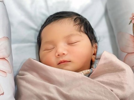 Kiky Saputri Melahirkan, Wajah dan Nama Sang Putri Tuai Pujian