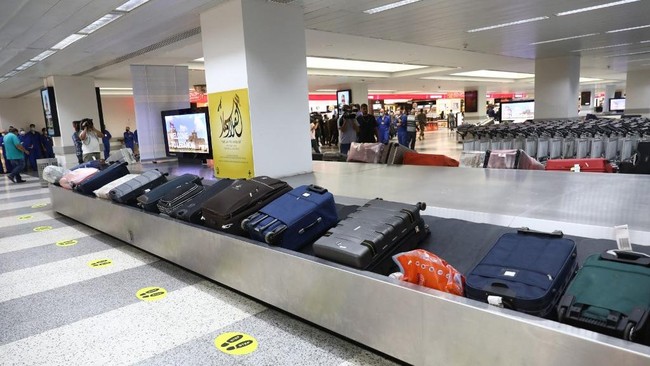 Tiga koper Wakil Bupati Deli Serdang ditemukan rusak bagian ritsleting di Bandara Kualanamu usai menumpangi Garuda Indonesia.