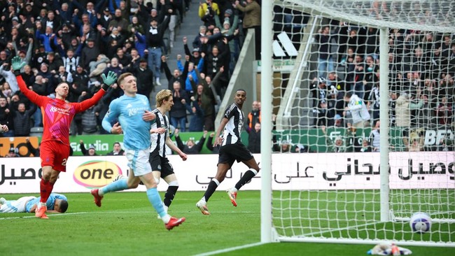 Newcastle United berhasil mengalahkan Nottingham Forest dalam laga Liga Inggris di St. James Park, Minggu (23/2).