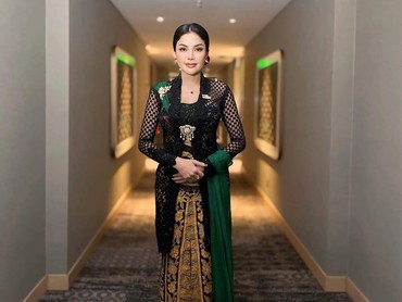 img-title Danyang Laut Selatan' Puji Profesionalitas Nikita Mirzani