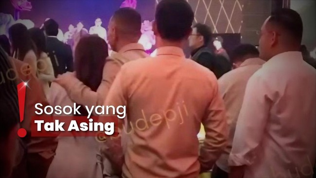 Kini Sudah Single, Nisya Ahmad Kepergok Dirangkul Pria Misterius