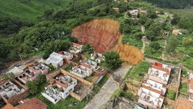 FOTO: Kota di Brasil Terancam Ditelan Bumi