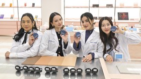Jelajahi Teknologi Produk Kecantikan, 4 KOL Kunjungi Lab di Korsel