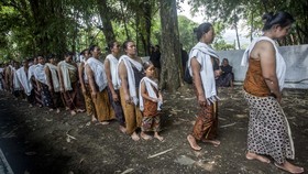 FOTO: Tradisi Unggahan Warga Adat Bonokeling Banyumas Sambut Ramadan