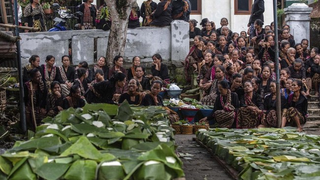 FOTO: Tradisi Unggahan Warga Adat Bonokeling Banyumas Sambut Ramadan