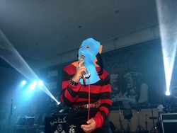 Novi Vokalis Sukatani Nyanyi Proyek Sialan