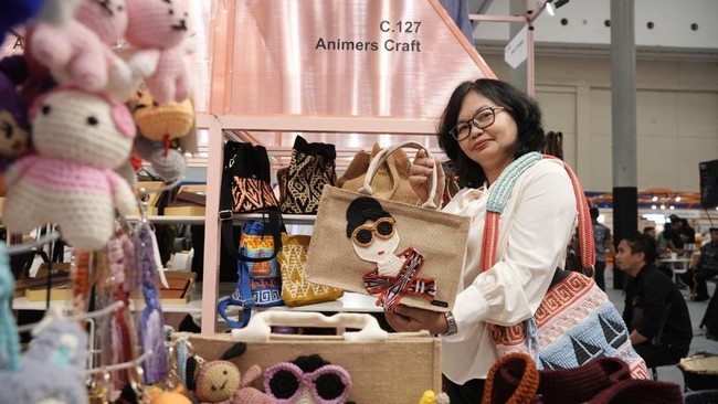 Pemilik Animers Craft, Anita, optimis keberhasilannya menembus pasar luar negeri melalui BRI UMKM EXPO(RT) 2025 akan membuka peluang bagi lebih banyak UMKM.