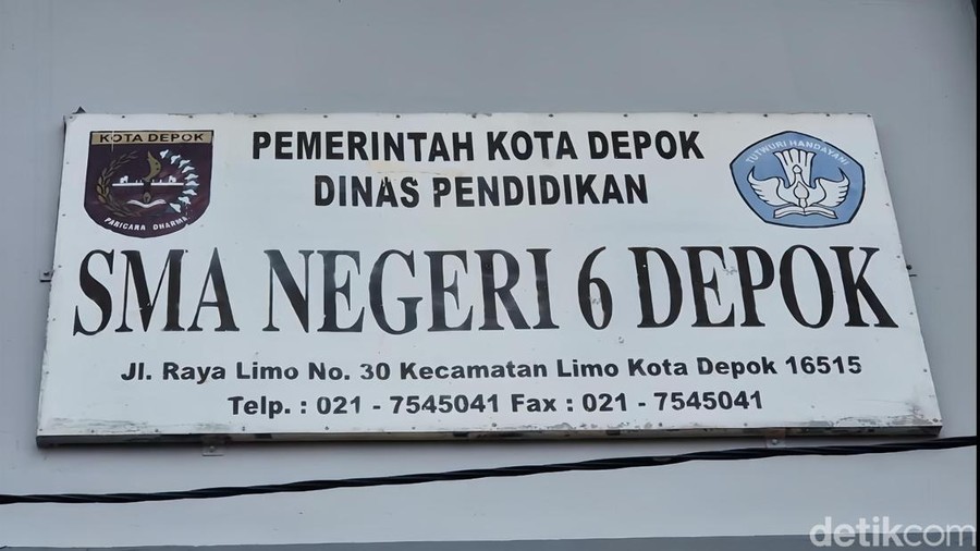 Gubernur Jabar Dedi Mulyadi mencopot Kepala SMA Negeri 6 Depok lantaran kegiatan karyawisata (study tour). SMAN 6 Depok buka suara terkait masalah tersebut. (Devi Puspitasari/detikcom) Gubernur Jabar Dedi Mulyadi mencopot Kepala SMA Negeri 6 Depok lantaran kegiatan karyawisata (study tour). SMAN 6 Depok buka suara terkait masalah tersebut. (Devi Puspitasari/detikcom)