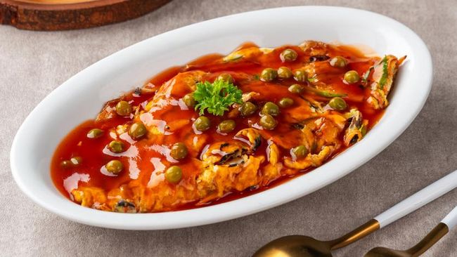 Cara Membuat Fuyunghai Telur Saus Asam Manis yang Renyah ala Restoran