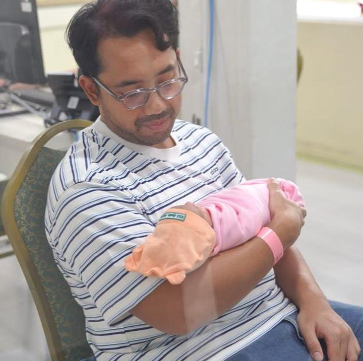 <p>Kehadiran Baby Kayya menjadi kado berharga bagi Kiky dan Khairi. Bagaimana tidak? Sebelum hamil Kayya, Kiky sempat mengalami keguguran di kehamilan pertamanya lantaran mengalami kista dan kelelahan bekerja. (Foto: YouTube Kiky Saputri Official)</p>