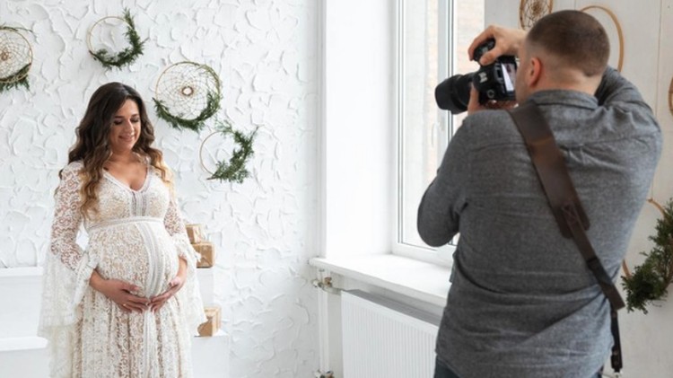 7 Manfaat Maternity Shoot dan Tips Melakukannya, Bunda Perlu Tahu Bunda ingin melakukan foto kehamilan mengikuti tren? Penting tidak ya sebenarnya? Pahami yuk manfaat maternity shoot dan tips melakukannya.