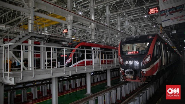 Penumpang LRT Jabodetabek Pecah Rekor Imbas Macet Horor Jakarta LRT Jabodebek mencatat rekor penumpang Rabu (28/5) dipicu kemacetan di Jakarta imbas kedatangan Presiden Prancis Emmanuel Macron.