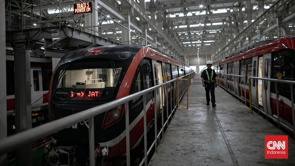 Hari Pertama WFH PNS, Penumpang LRT Jabodebek Turun 10 Persen
