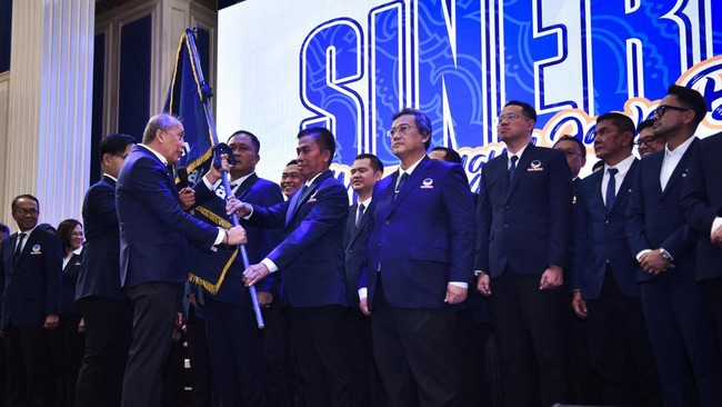Jajaran pengurus DPW Partai NasDem Jawa Barat (Jabar) resmi dilantik oleh Ketua Umum Partai NasDem Surya Paloh yang diwakili oleh Wakil Ketua Umum Saan Mustopa.